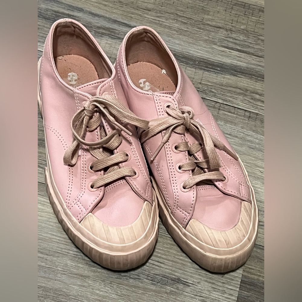 Superga light, pink leather sneakers